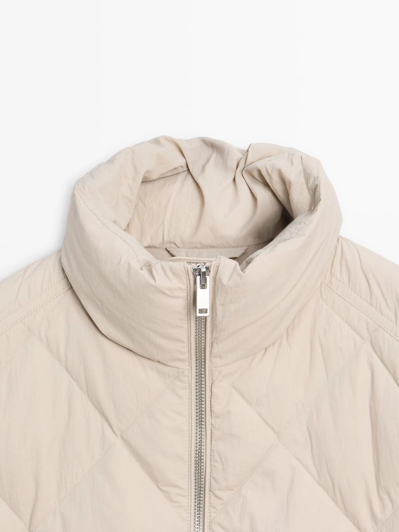 Короткая водоотталкивающая стеганая бомбер-куртка