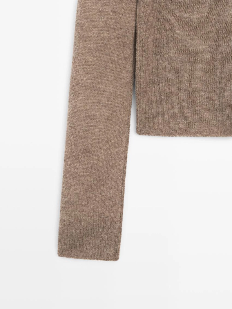 Вязанный свитер из шерстяной смеси с макраме-воротником