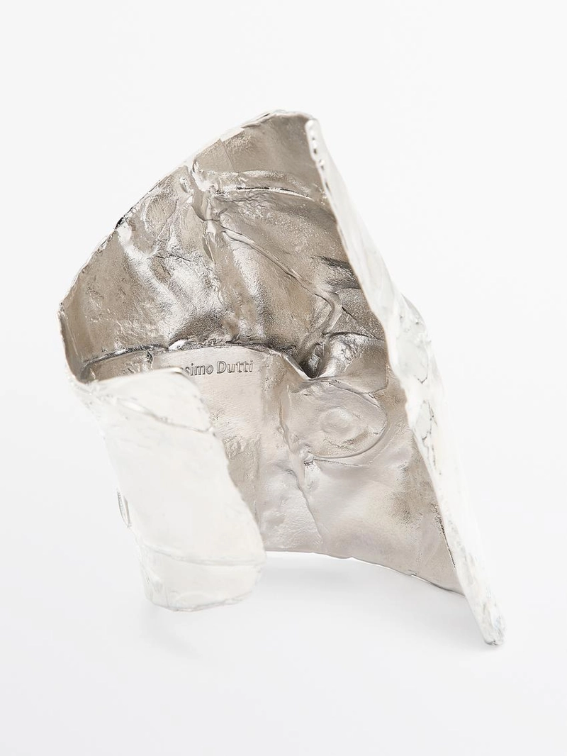 Нестандартное кольцо на запястье