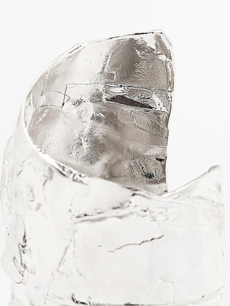 Нестандартное кольцо на запястье