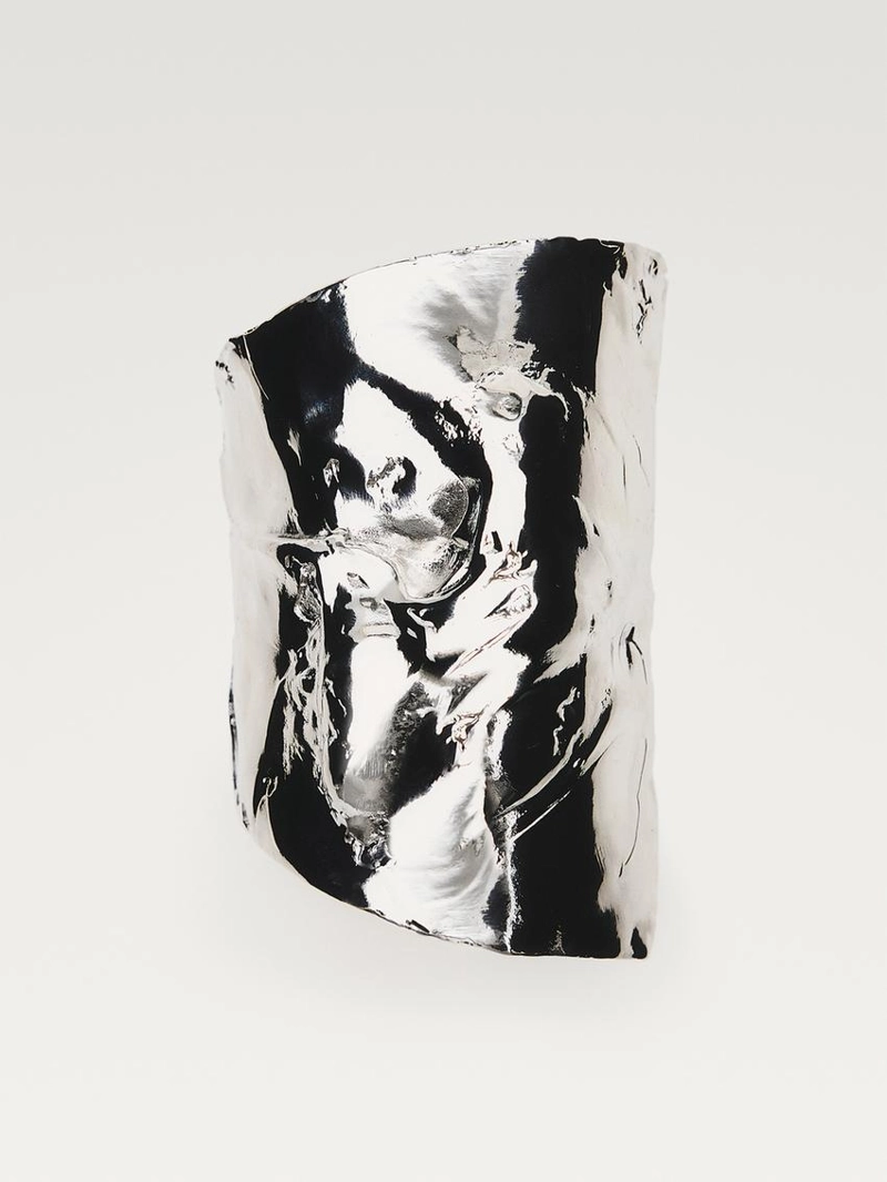 Нестандартное кольцо на запястье