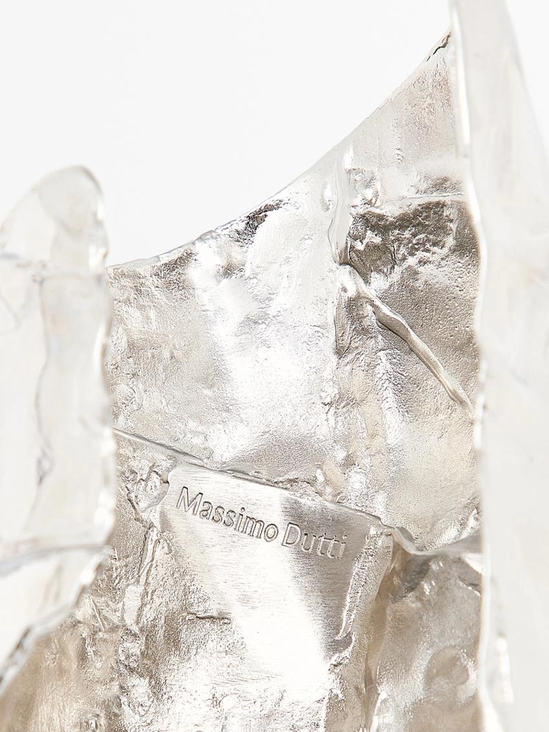 Нестандартное кольцо на запястье