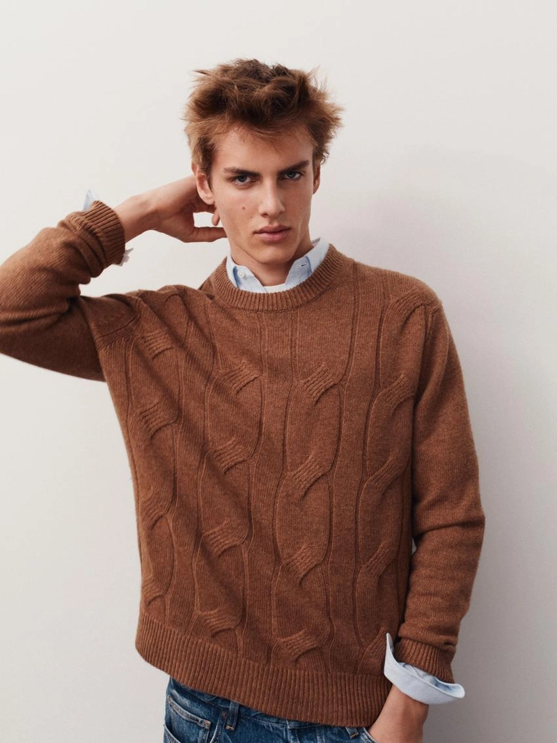 Пуловер с косынкой из шерсти