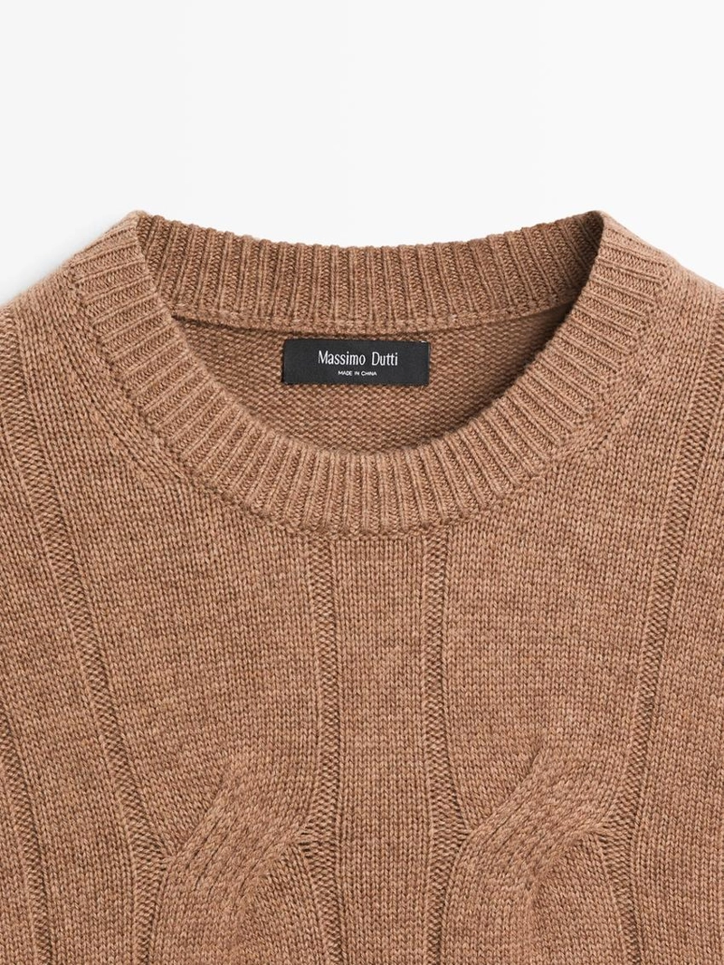 Пуловер с косынкой из шерсти