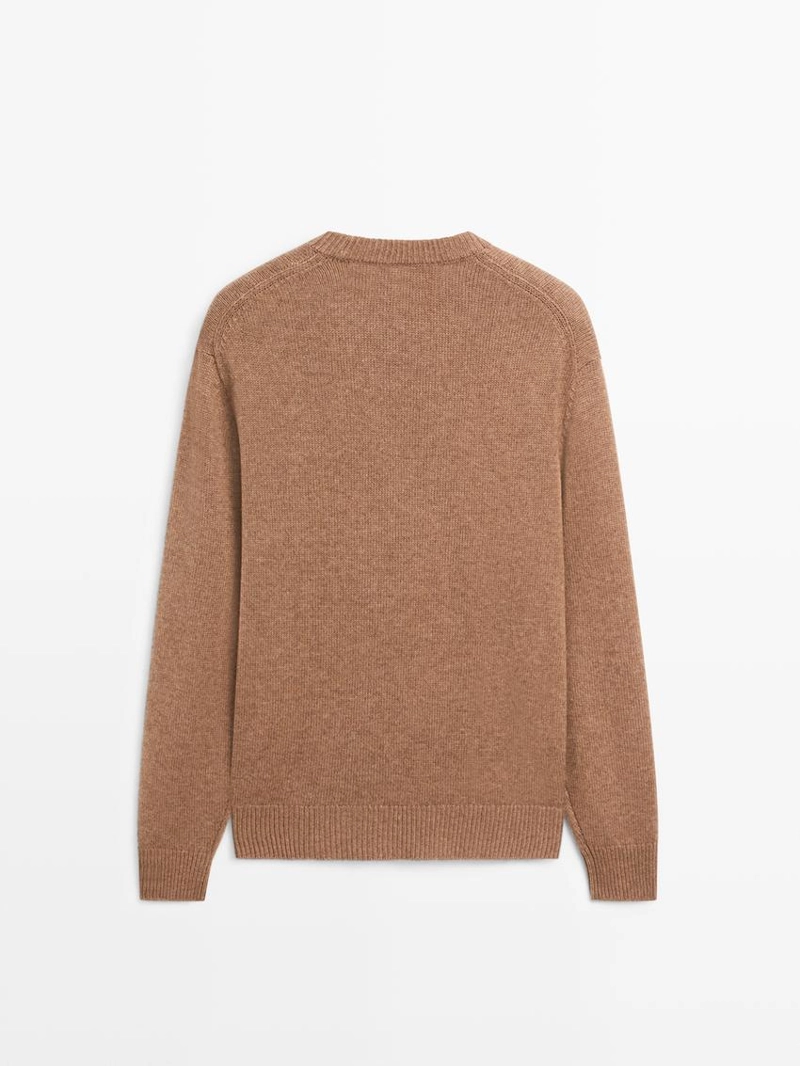 Пуловер с косынкой из шерсти