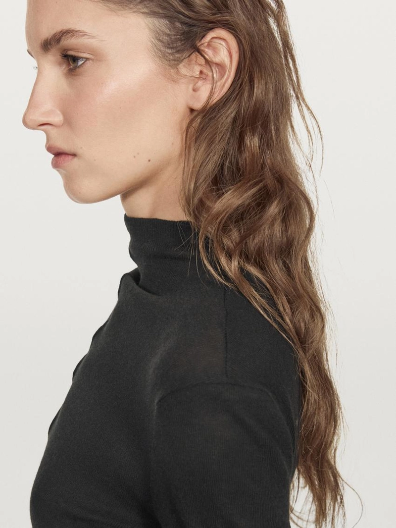 Лонгслив с деталями швов