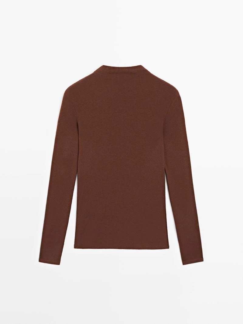 Лонгслив с деталями швов