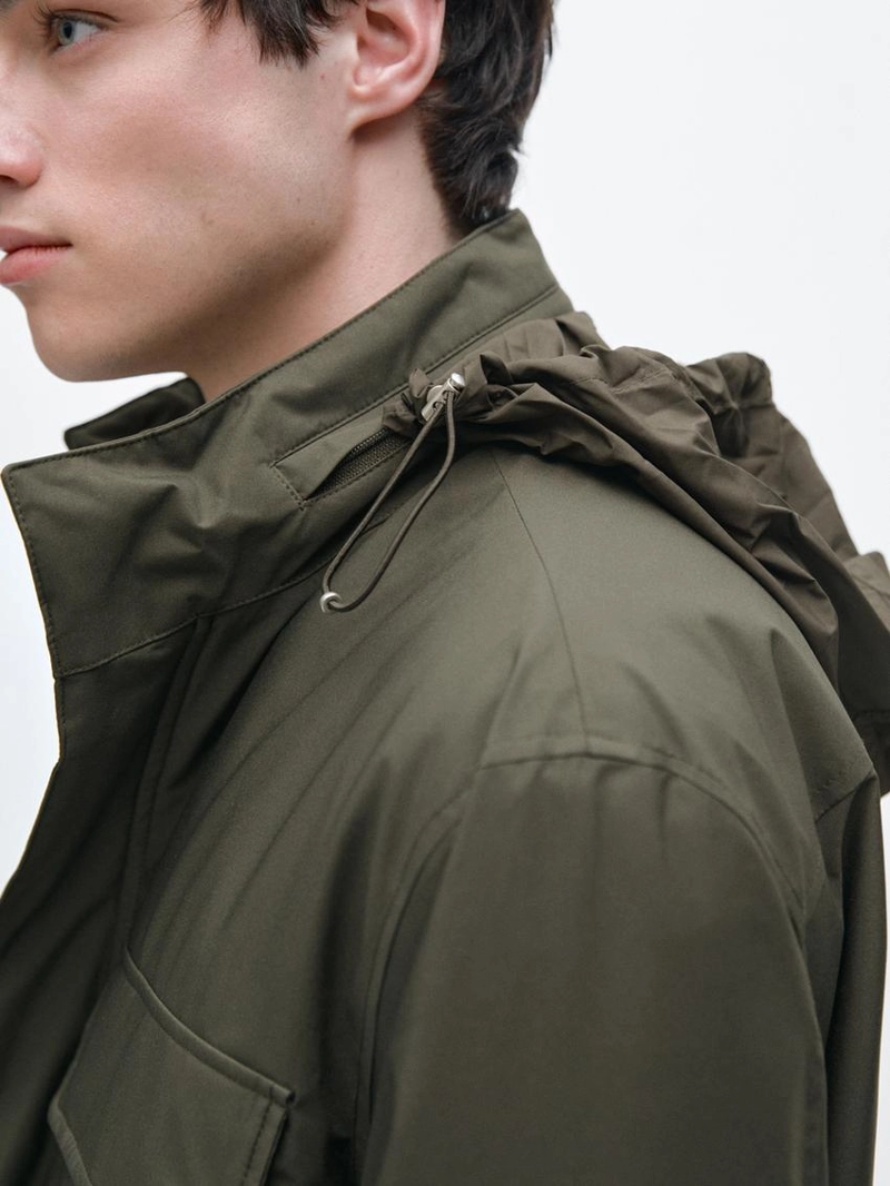 Пуховик с карманами и водоотталкивающей отделкой