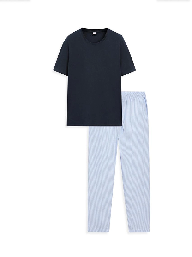 Пижама с коротким рукавом и полосатые брюки