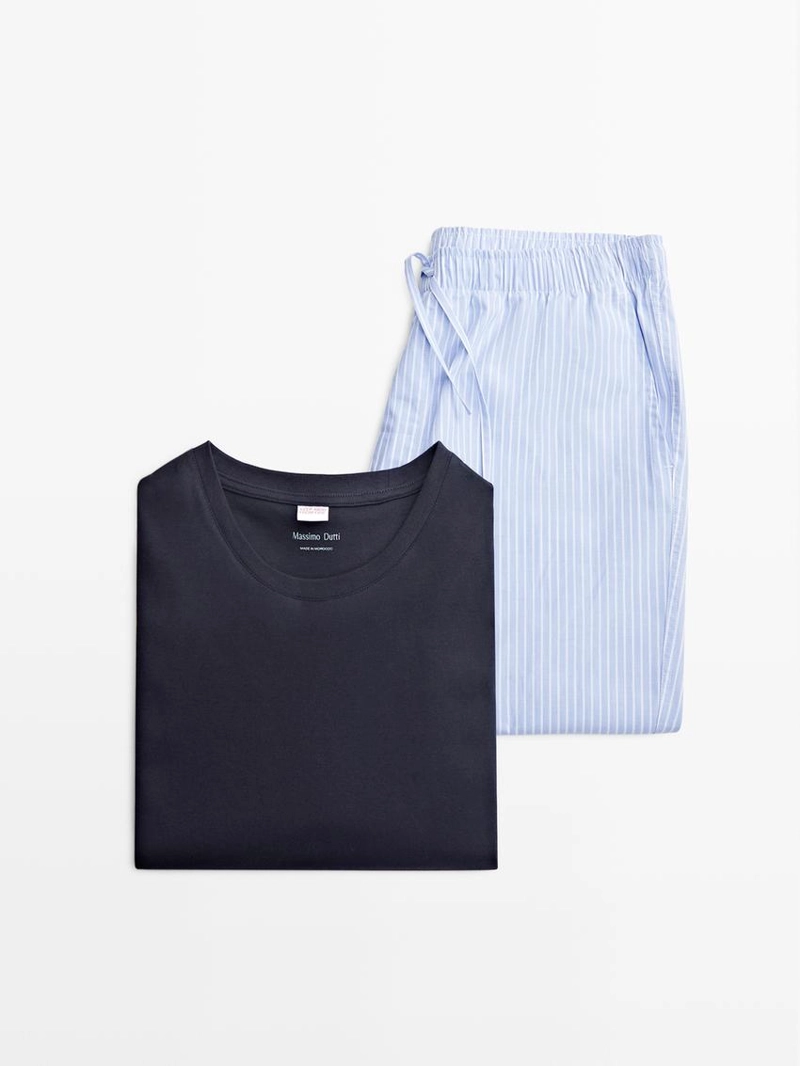 Пижама с коротким рукавом и полосатые брюки