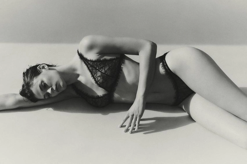 Трусы из кружева с рваными краями