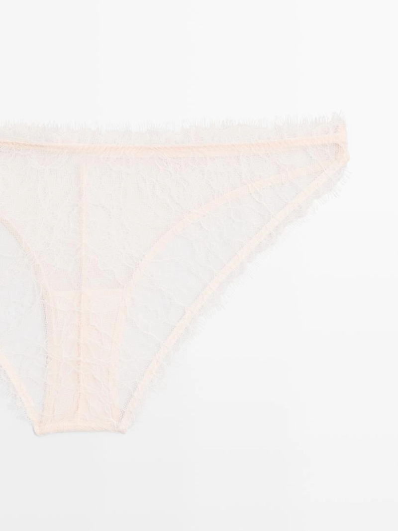 Трусы из кружева с рваными краями