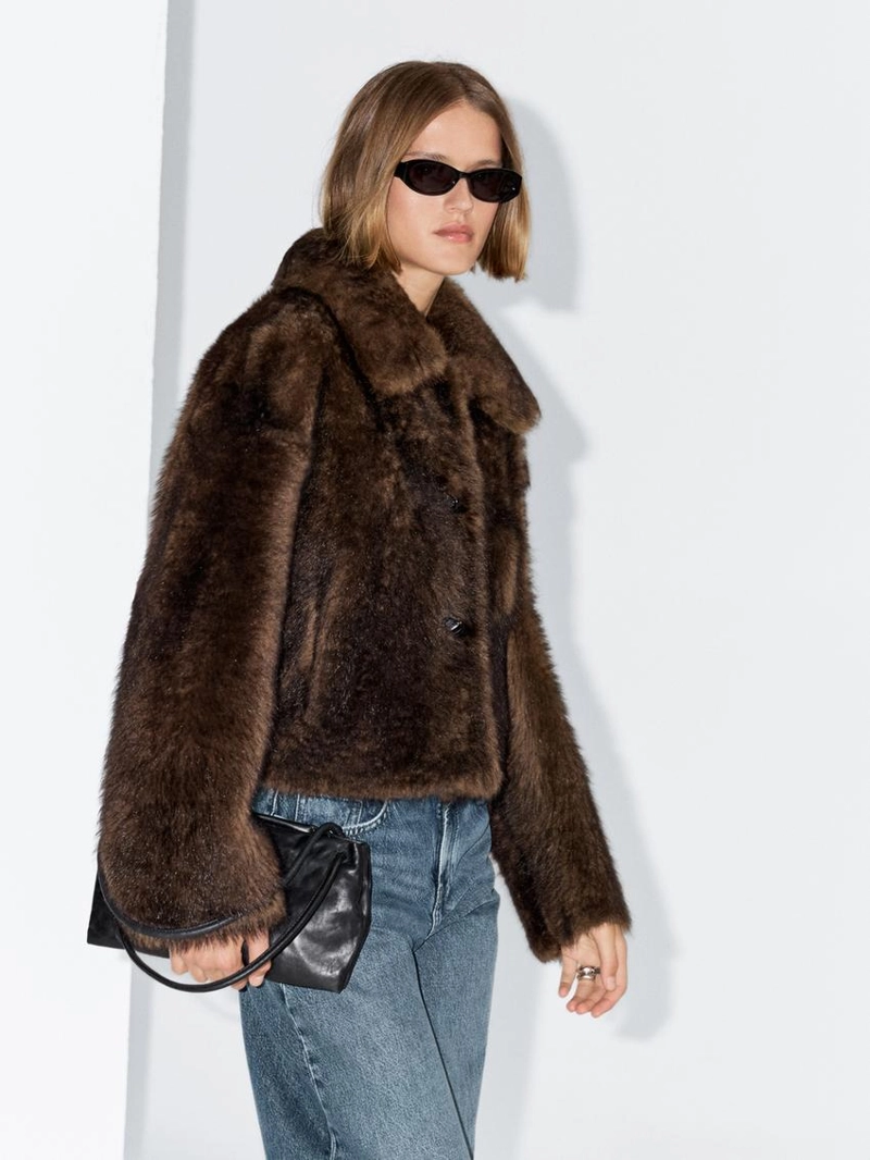 Короткое кожаное пальто с мехом