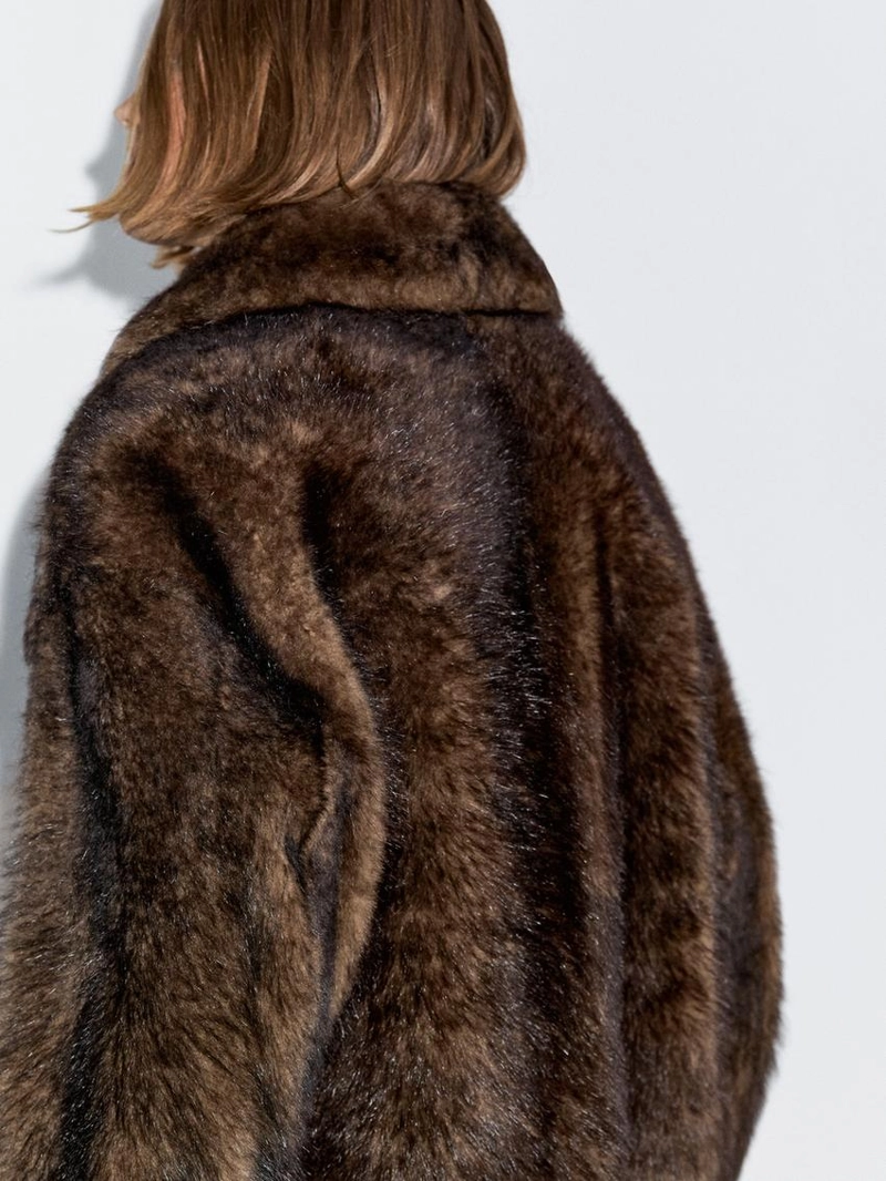 Короткое кожаное пальто с мехом