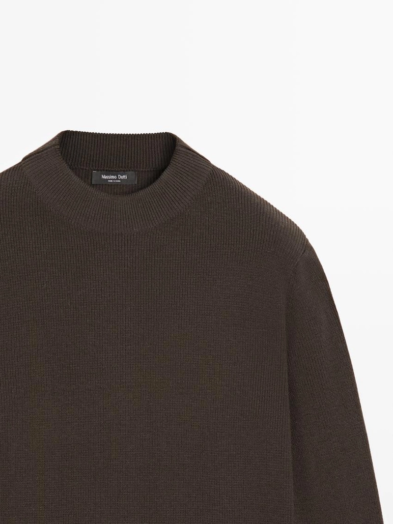 Вязанный свитер из хлопковой смеси с маканым воротником