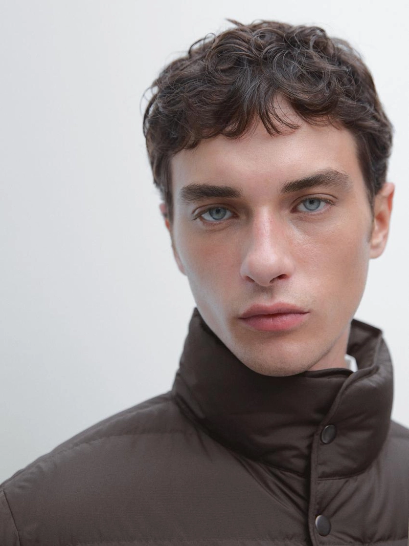 Пуховик с наполнителем из 80% пуха и 20% пера