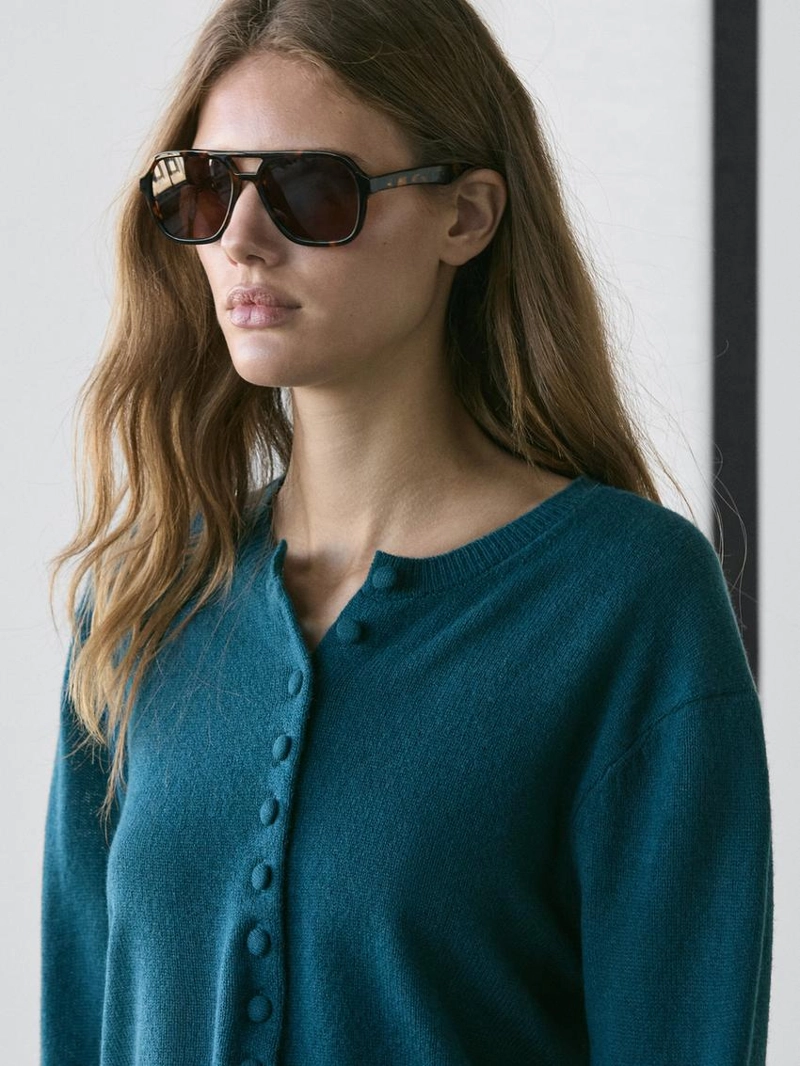 Кардиган из 100% шерсти с пуговицами в тон