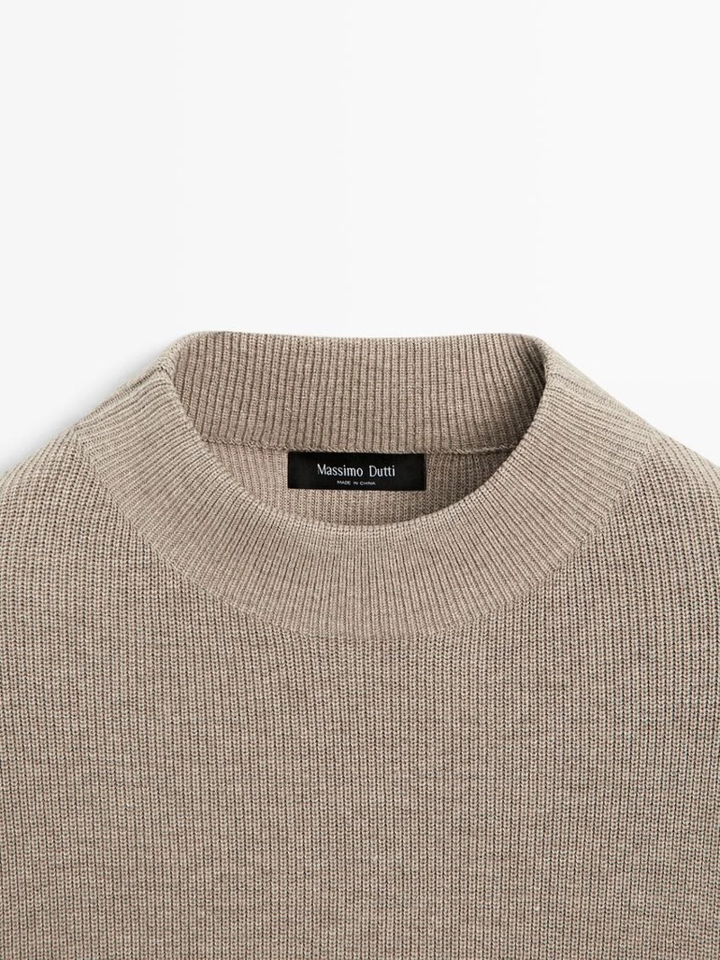 Свитер из смесовой хлопковой пряжи с высоким воротником