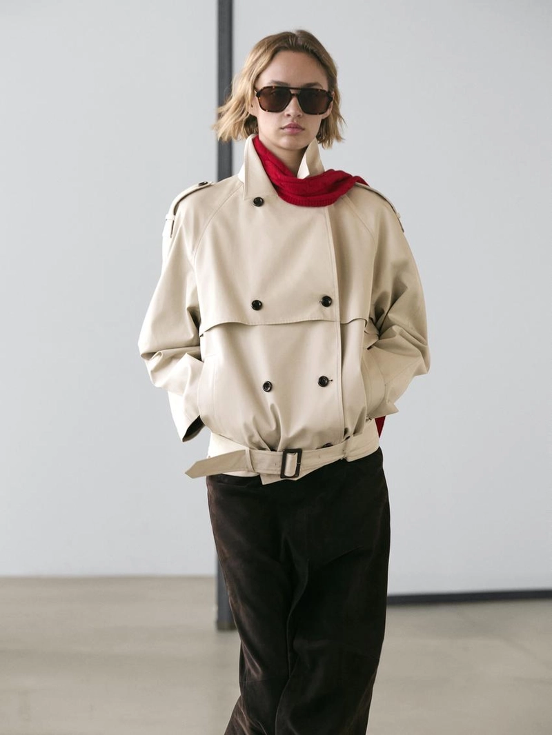 Короткий тренч с деталями пояса