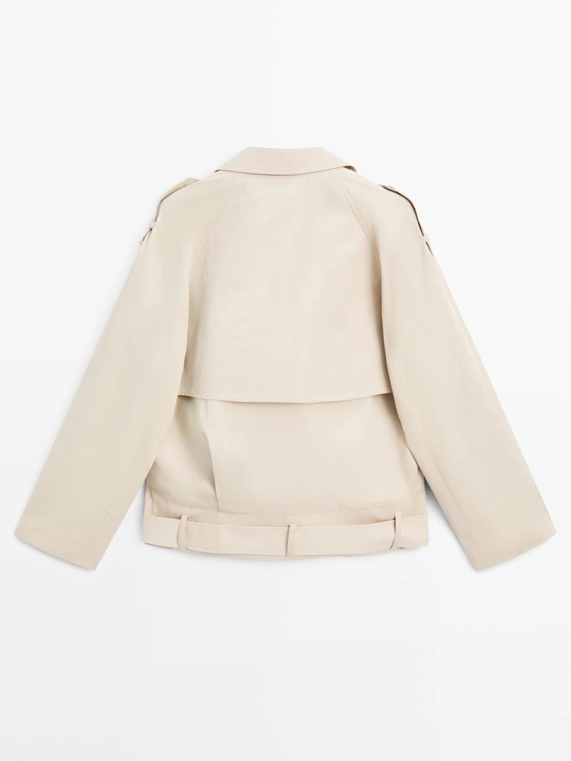 Короткий тренч с деталями пояса