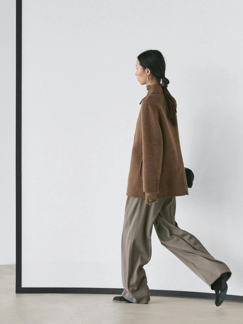 Пальто из шерстяно-шелковой смеси с двубортной застежкой