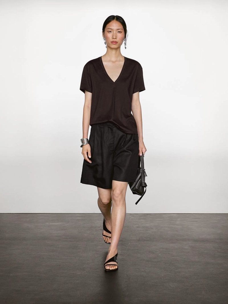 Футболка с v-образным вырезом из гарезита