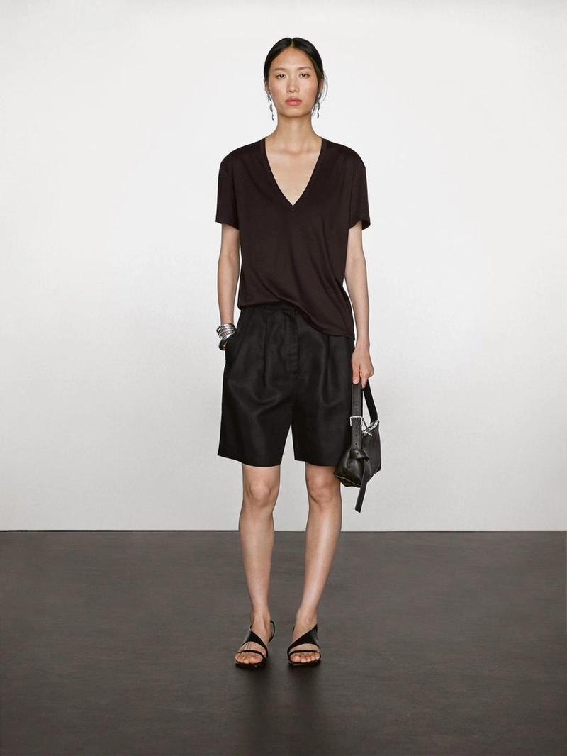 Футболка с v-образным вырезом из гарезита