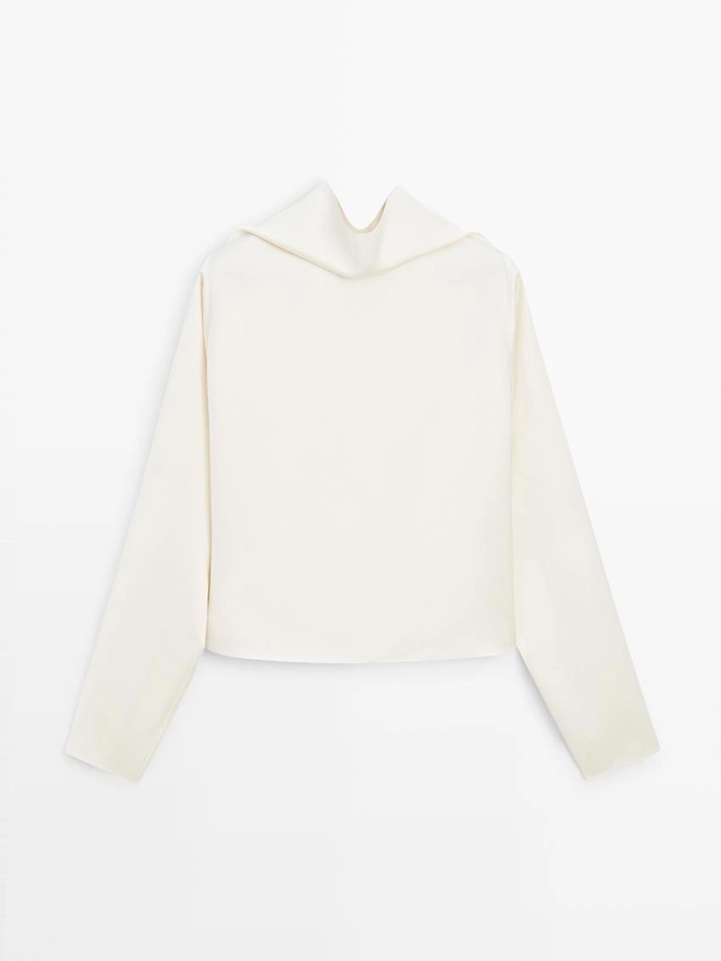 Топ с V-образным вырезом - STUDIO