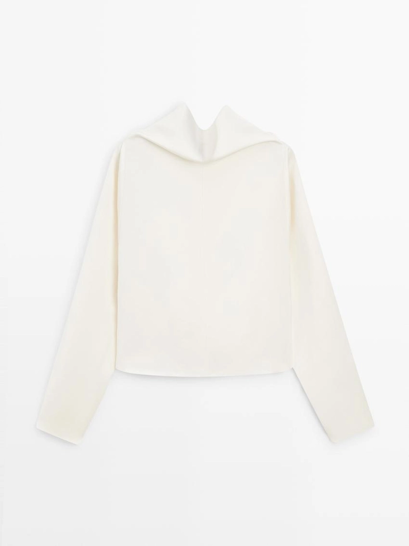 Топ с V-образным вырезом - STUDIO