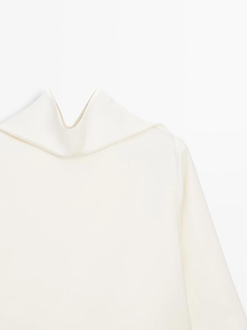 Топ с V-образным вырезом - STUDIO