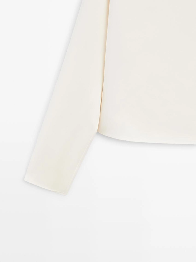 Топ с V-образным вырезом - STUDIO