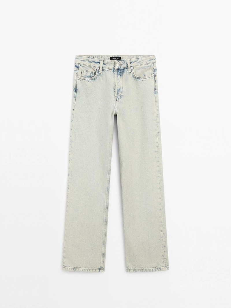 Джинсы с широкими штанинами и средней посадкой