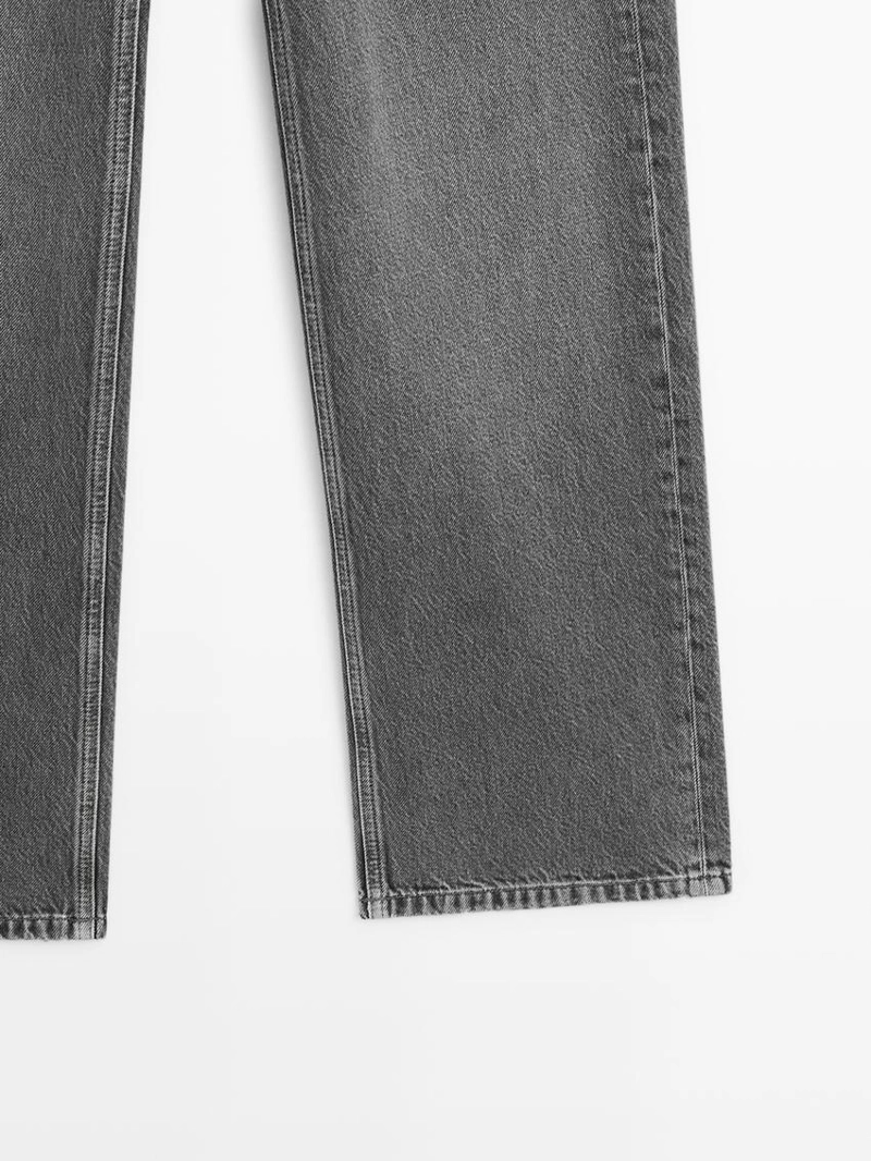 Джинсы с широкими штанинами и средней посадкой