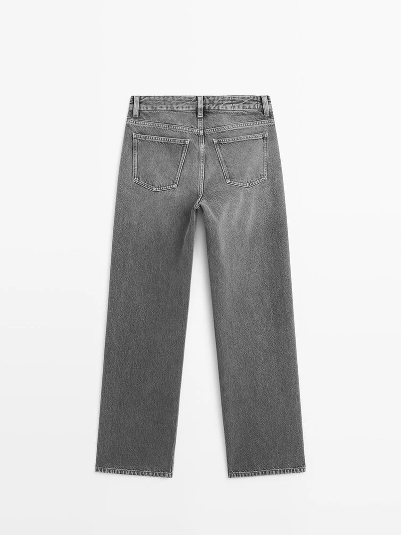 Джинсы с широкими штанинами и средней посадкой