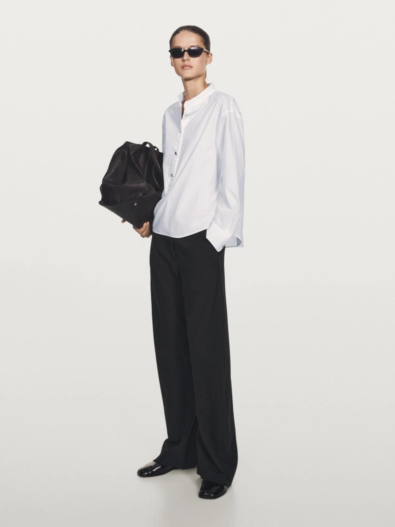 Рубашка с отложным воротником и золотыми пуговицами