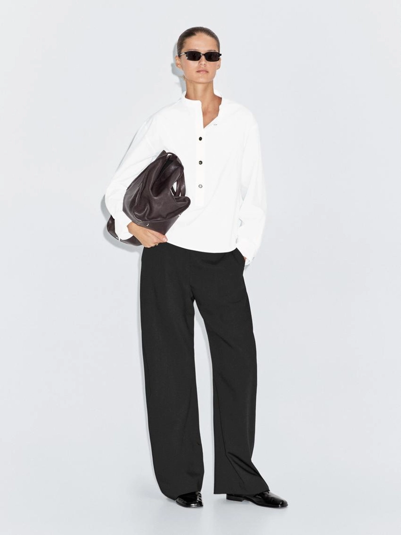 Рубашка с отложным воротником и золотыми пуговицами