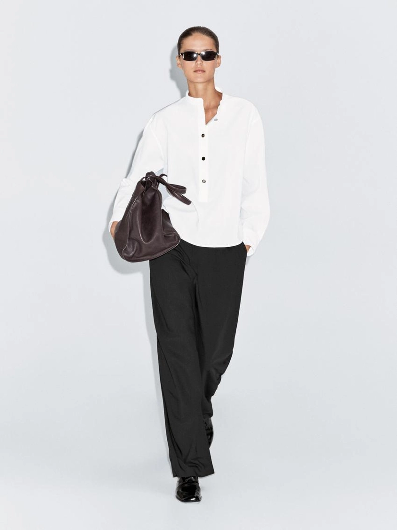 Рубашка с отложным воротником и золотыми пуговицами