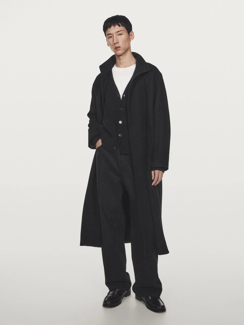 Длинное пальто с высоким воротником из 100% шерсти