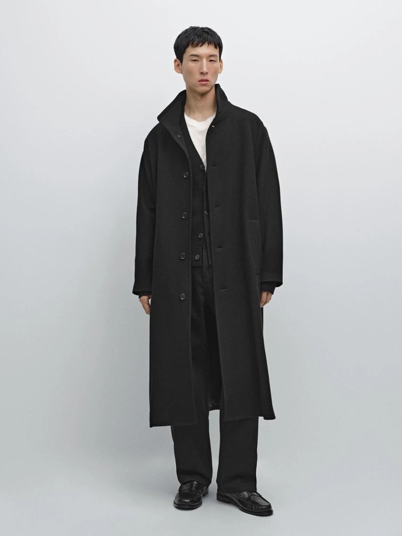 Длинное пальто с высоким воротником из 100% шерсти