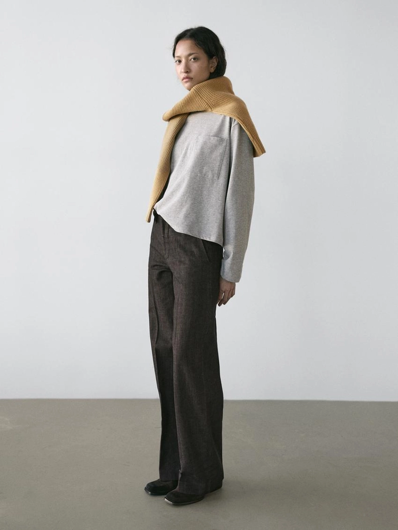 Джинсы со средней посадкой и широкими штанинами