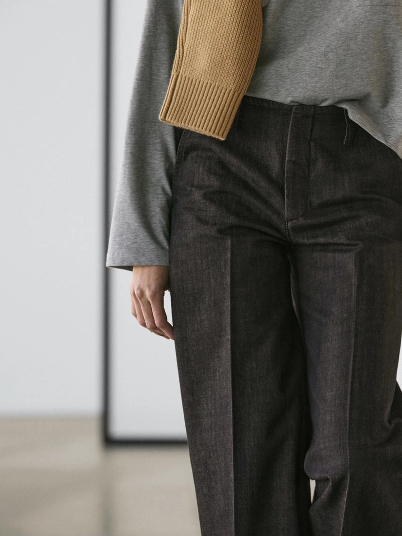 Джинсы со средней посадкой и широкими штанинами