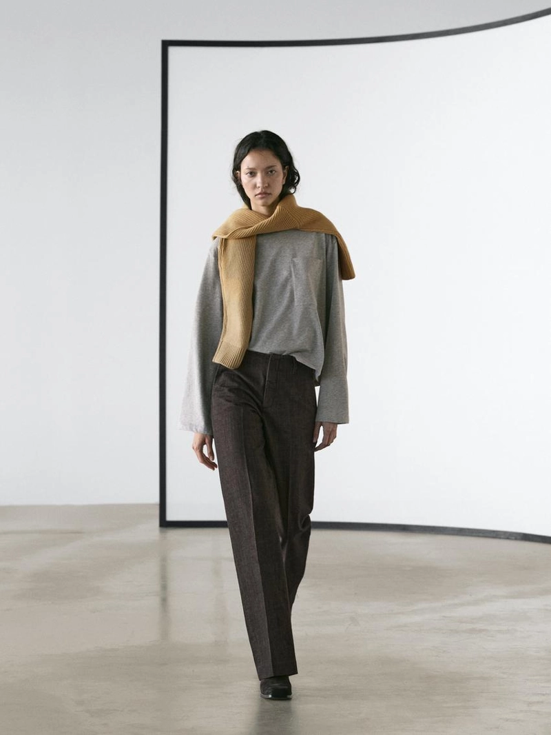 Джинсы со средней посадкой и широкими штанинами