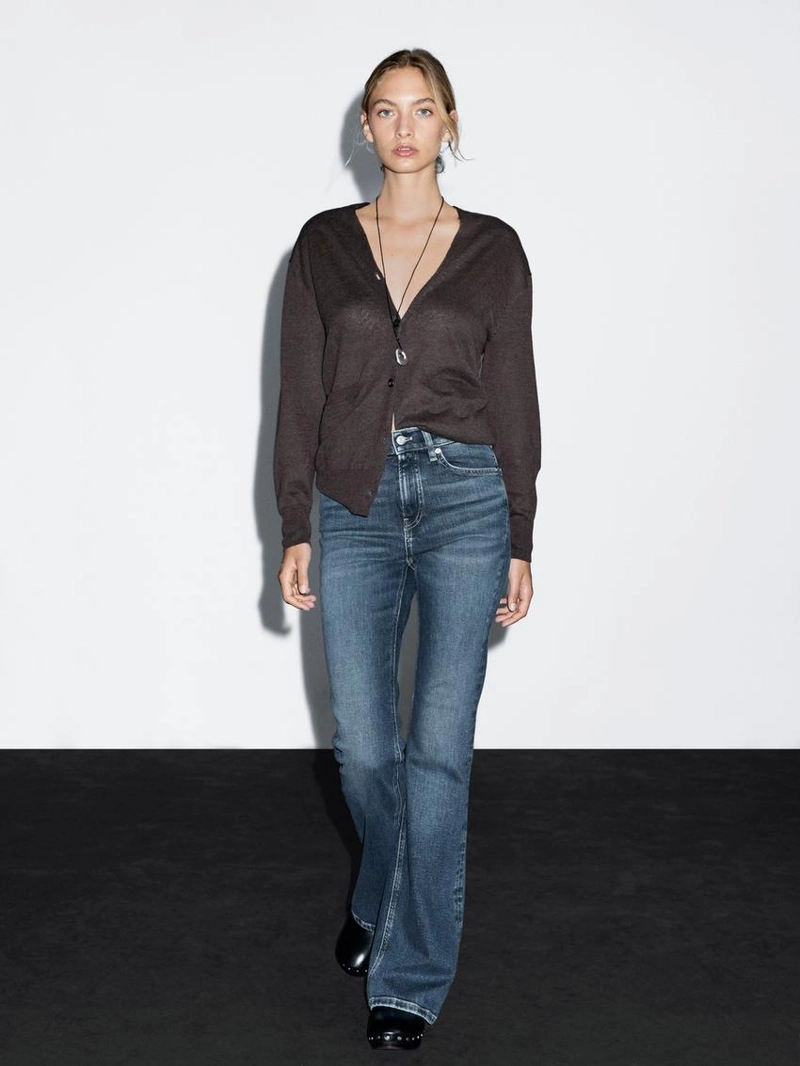 Джинсы с узкими брючинами и разрезом от massimo dutti