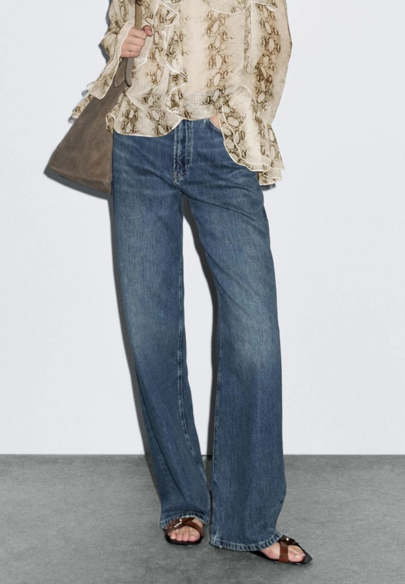 Джинсы с узкими брючинами и разрезом от massimo dutti