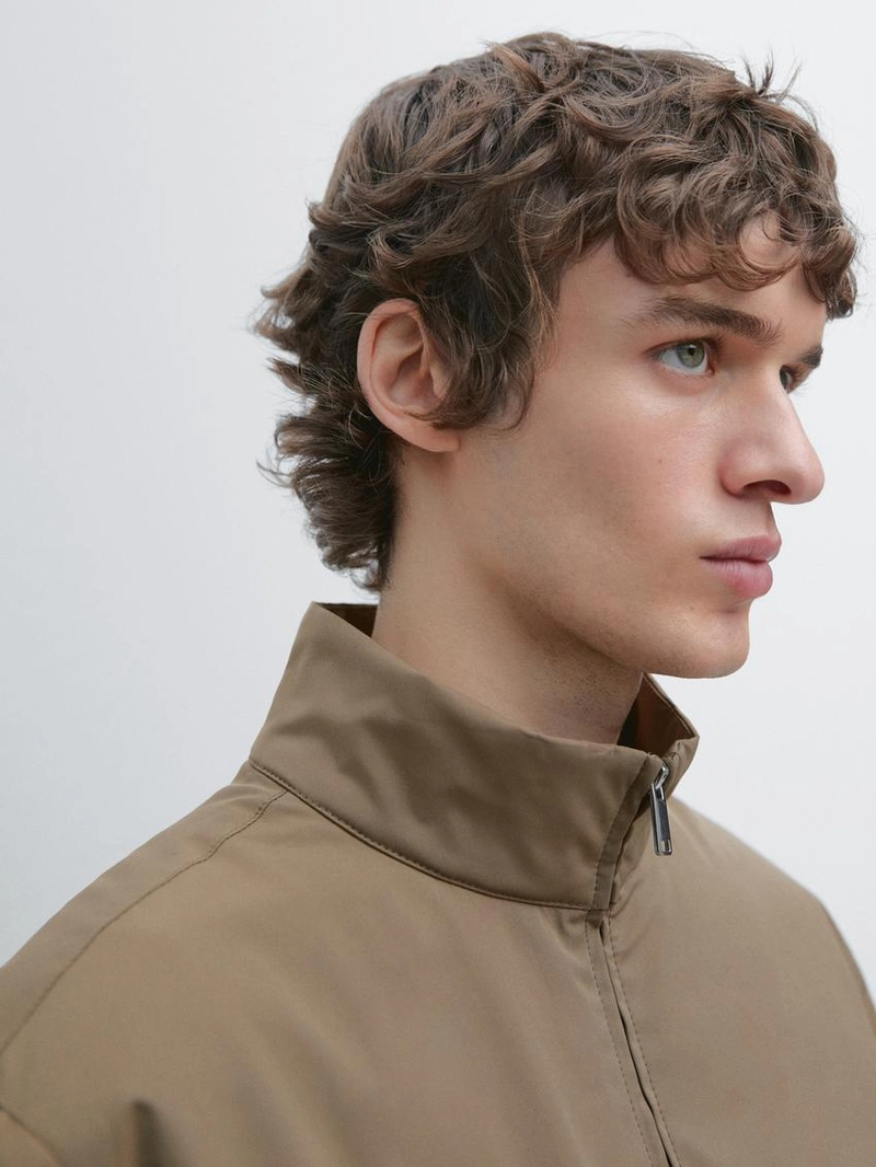 Пуховик с водоотталкивающей пропиткой и высоким воротником