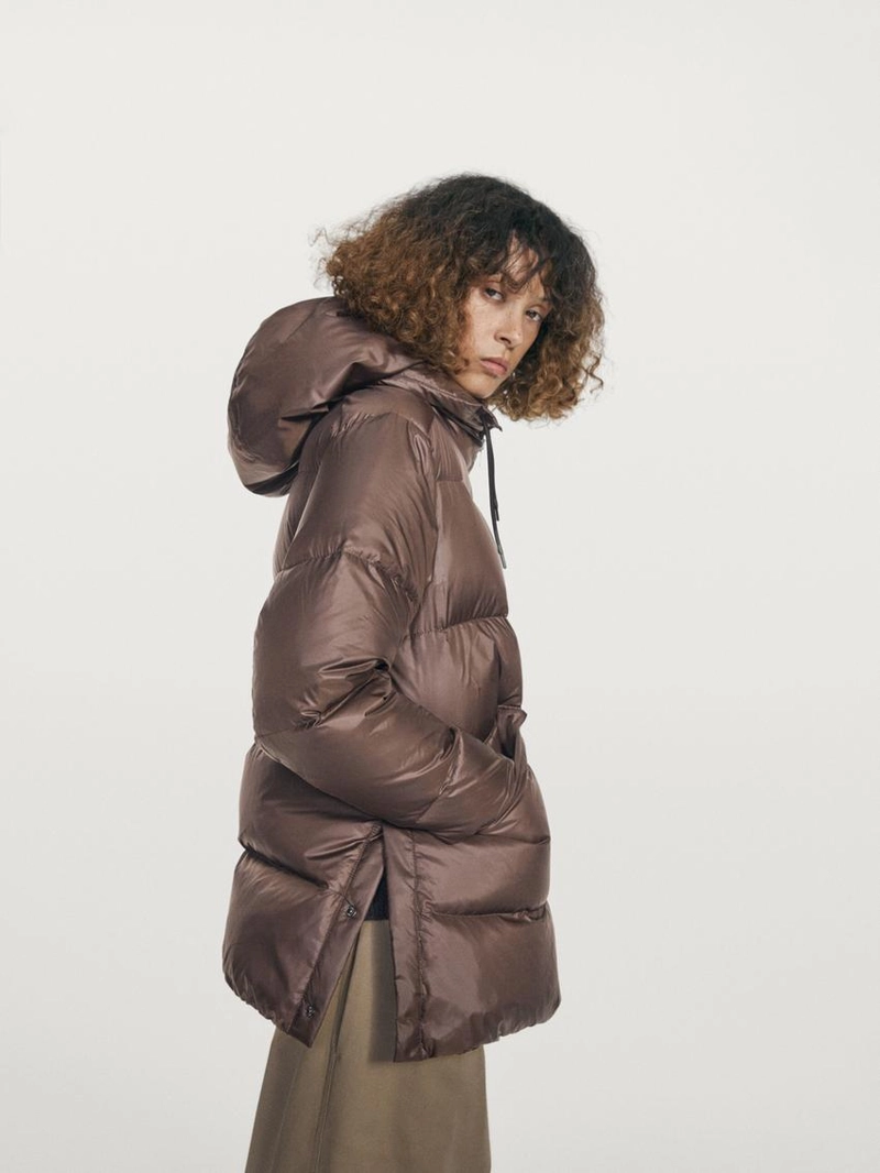 Глянцевая пуховик с водоотталкивающей отделкой 80% пуха - 20% перьев