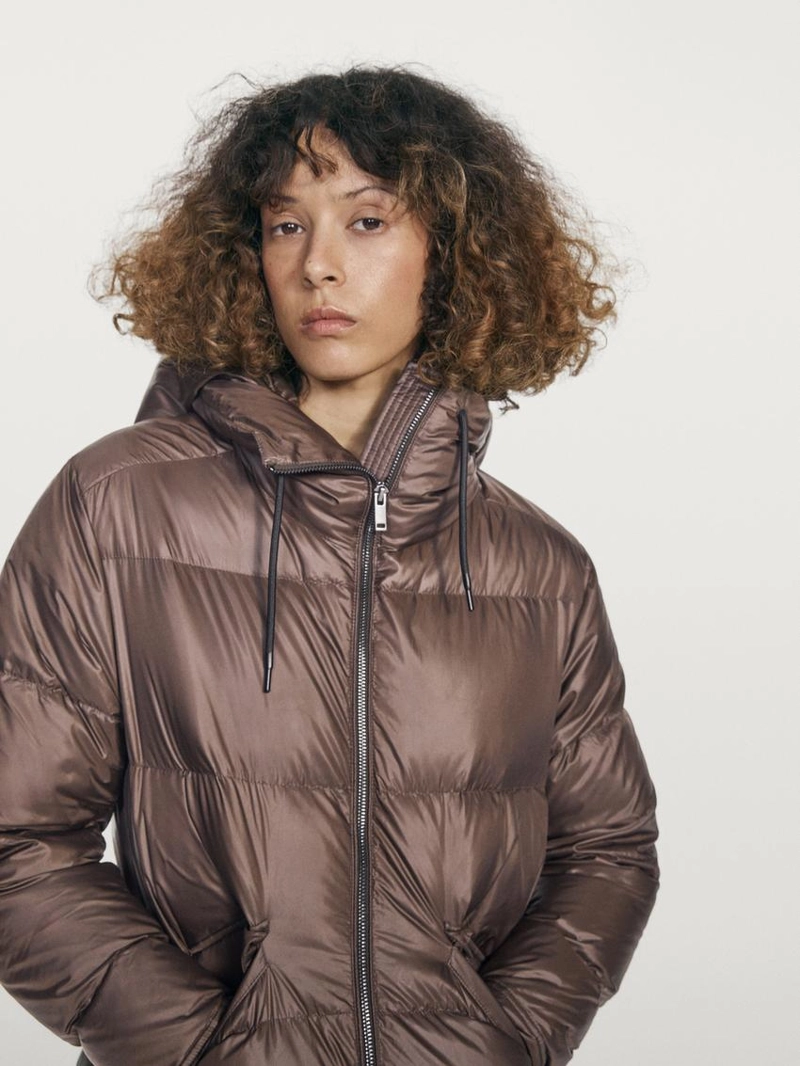Глянцевая пуховик с водоотталкивающей отделкой 80% пуха - 20% перьев