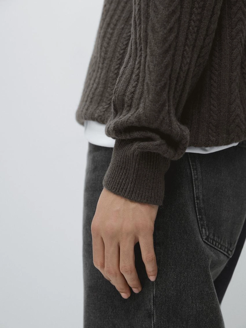 Свитер с узором из трикотажа