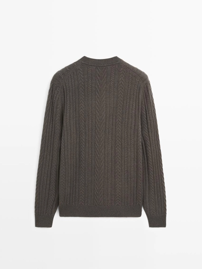 Свитер с узором из трикотажа