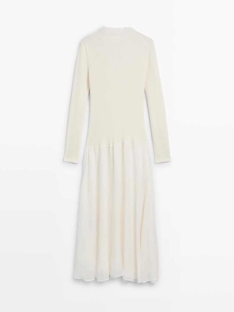 Вязаное платье с декоративными деталями